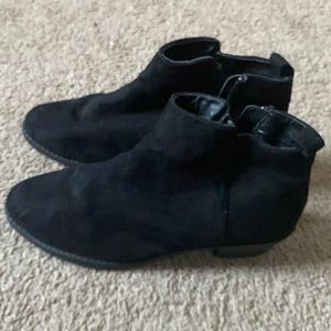 Low rise booties. Perfect for fall attire.